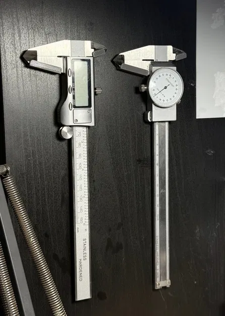 Giá/ крепёж gắn thước cặp (caliper) – bắt vít hoặc dán băng keo 2 mặt - Image 1