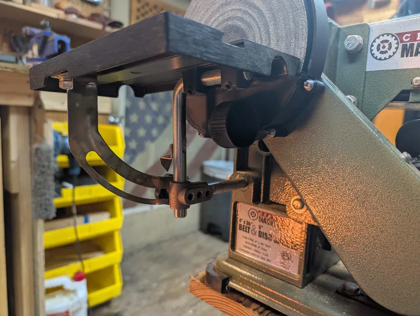 Nắp che hút bụi cho máy chà nhám đĩa Central Machinery - Image 2