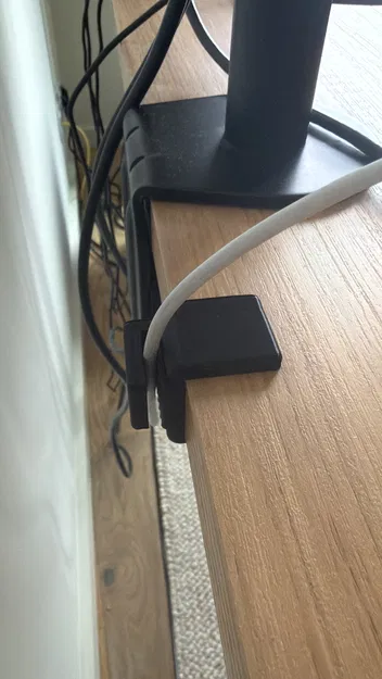 Móc treo dây cáp cho bàn làm việc - Image 1