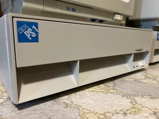 Ngàm cửa thay thế cho mặt trước (front fascia) IBM PS/1 - Image 1