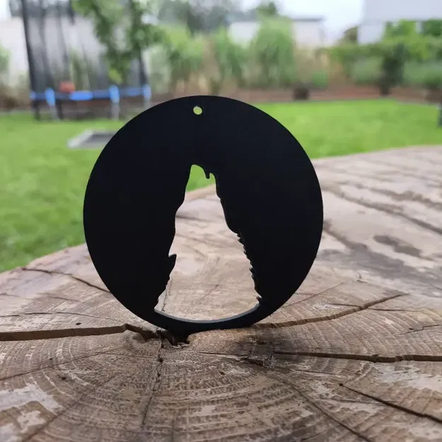 Móc khóa sói tru (Howling Wolf Keychain) - Image 1