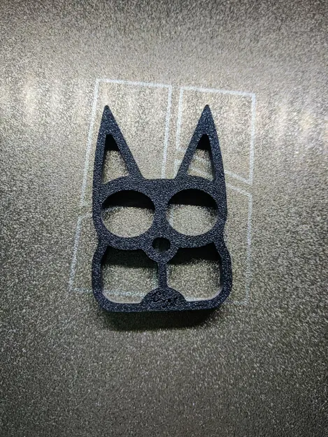 Móc khóa Cat Eyes dạng two-finger brass knuckles - Image 2