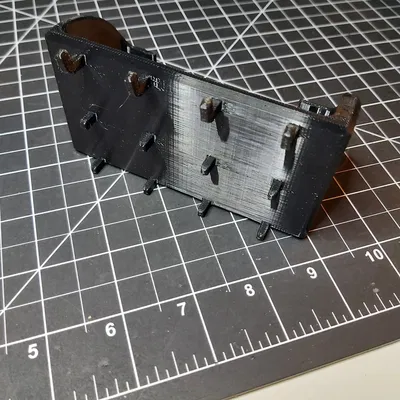 Giá đỡ bộ bit tua vít LTT Precision cho pegboard lỗ cách 1 inch