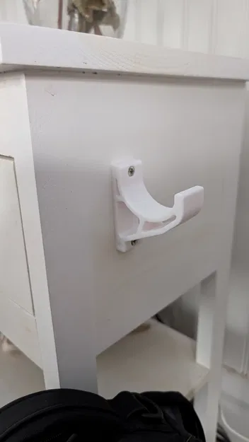 Móc Treo Bản Rộng Có Lỗ Bắt Vít - Image 1