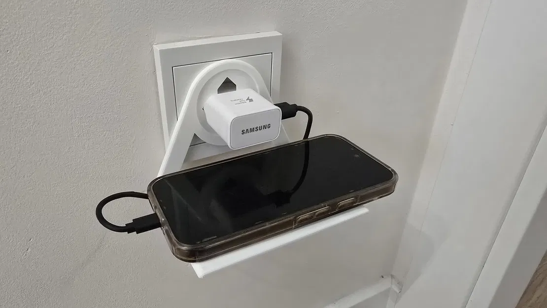 Giá đỡ điện thoại cắm vào ổ điện chuẩn châu Âu (EU/Schuko) - Image 1