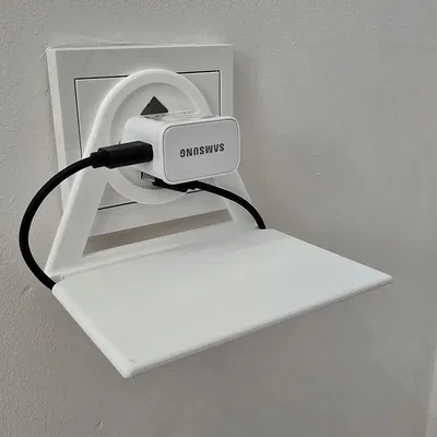 Giá đỡ điện thoại cắm vào ổ điện chuẩn châu Âu (EU/Schuko)