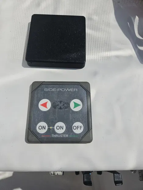 Nắp che bảo vệ thời tiết cho bowthruster Sidepower - Image 1