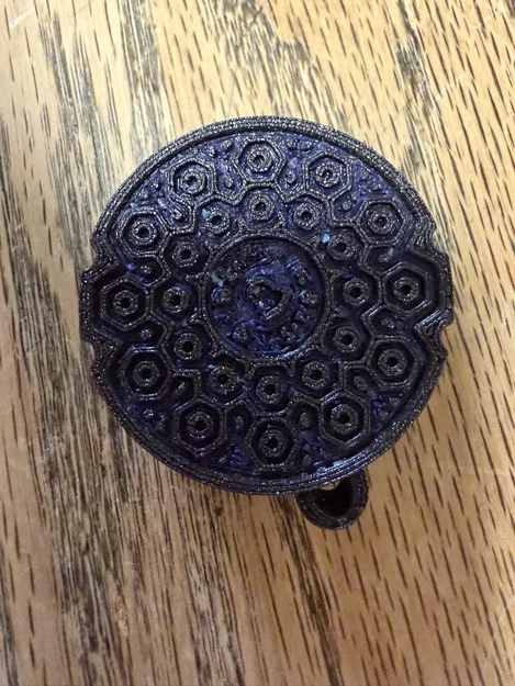 Móc khóa giữ AirTag kiểu nắp hố ga Bell System - Image 1