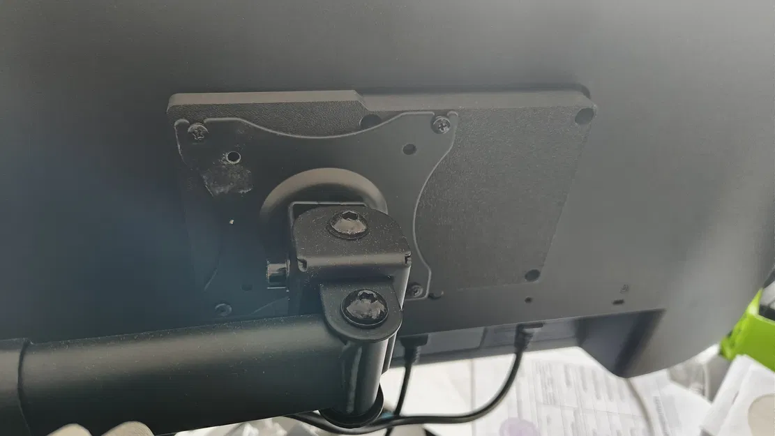 Adapter VESA lệch 70 mm (Vesa Adapter with offset) - Image 1