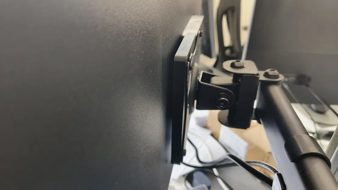 Adapter VESA lệch 70 mm (Vesa Adapter with offset) - Image 2