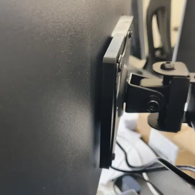 Adapter VESA lệch 70 mm (Vesa Adapter with offset)