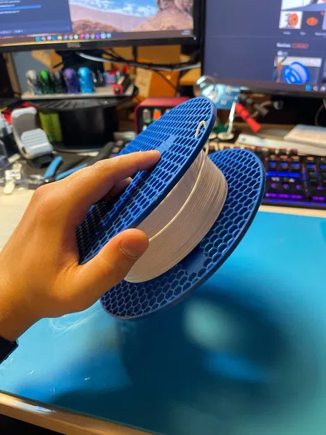 Cuộn spool tái sử dụng cho filament từ cuộn carton ELEGOO - Image 1