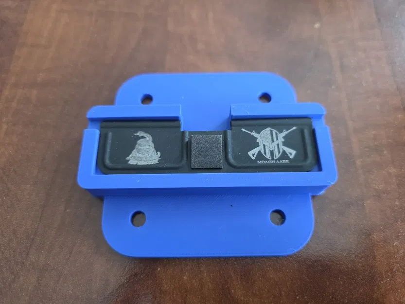 Jig khắc laser cho AR15 ejection port cover - Image 1