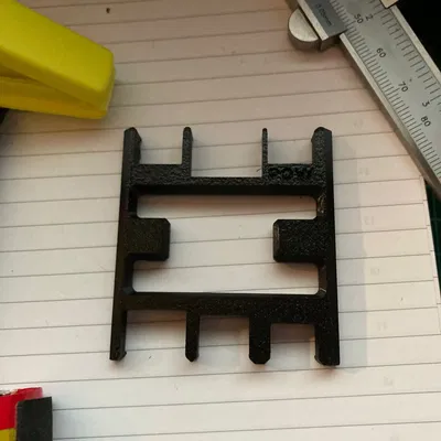 Vỏ enclosure cho USB cable tester với test points để hở