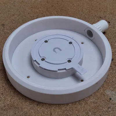 Ngàm gắn trần (surface mount) cho Unifi AP, có cổng conduit 20mm