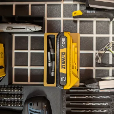 Khay Gridfinity pin DEWALT 20V MAX 2Ah + ngăn chứa phụ