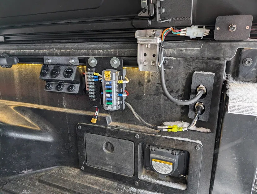 Panel Điện Bedrail Thùng Xe Tacoma (Ổ 12V & Cầu Chì) - Image 1