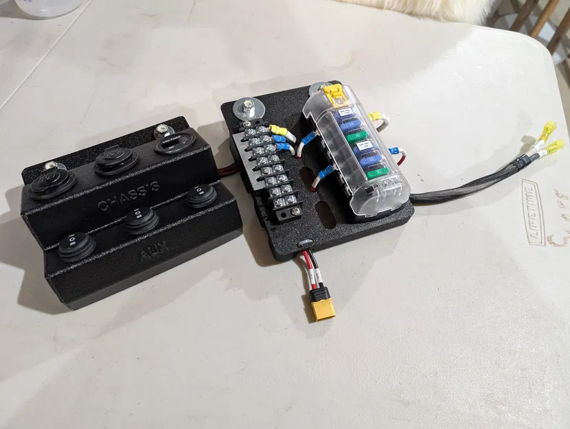 Panel Điện Bedrail Thùng Xe Tacoma (Ổ 12V & Cầu Chì) - Image 4