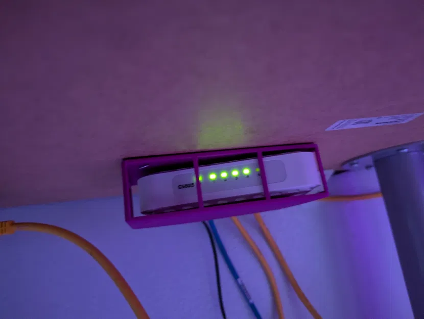 Giá Treo Switch Mạng 5 Cổng Dưới Bàn (Under-Table Network Switch Mount) - Image 1