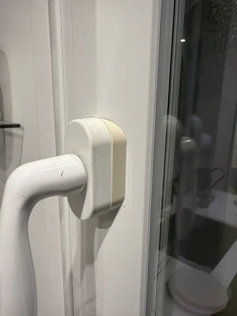Giá đỡ căn chỉnh tay nắm cửa sổ (Window handle alignment bracket) - Image 2