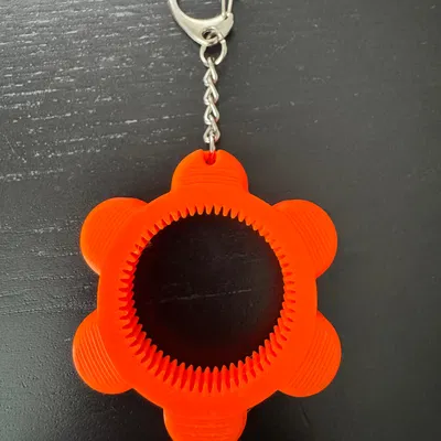 Dụng cụ mở nắp chai PET – trợ lực mở nắp/móc khóa