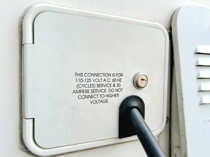 Nút bịt cửa khoang điện Casita Travel Trailer (Power Bay Door Plug) - Image 1