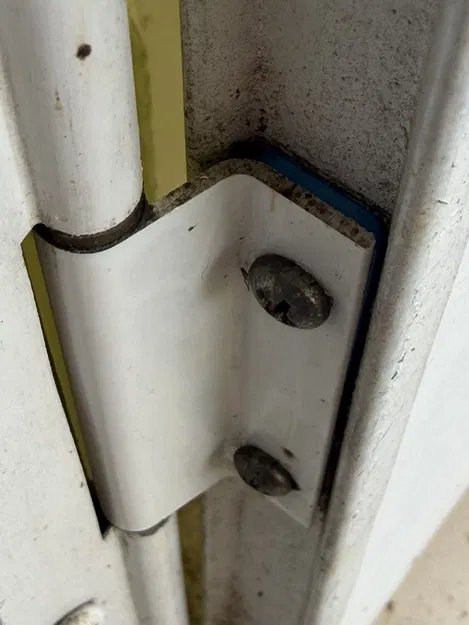 Miếng chêm bản lề cho cửa chống bão Larson (Hinge Shims) - Image 1