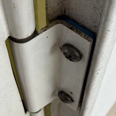 Miếng chêm bản lề cho cửa chống bão Larson (Hinge Shims)