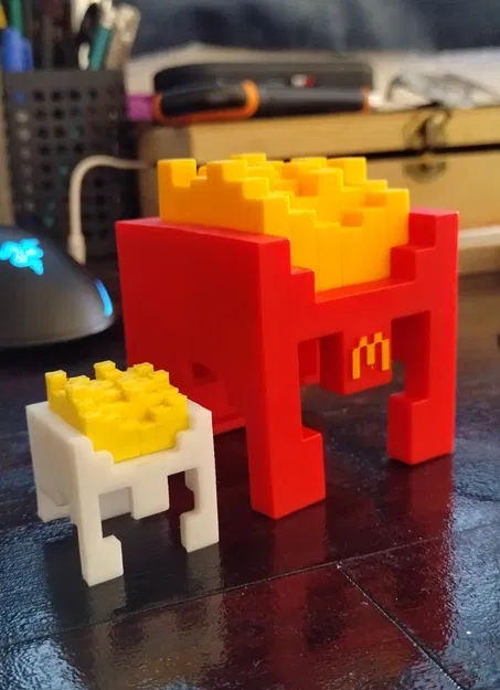 Nón McDonald's trong Minecraft (McDonald's helmet Minecraft) tỉ lệ 1:1 - Image 1