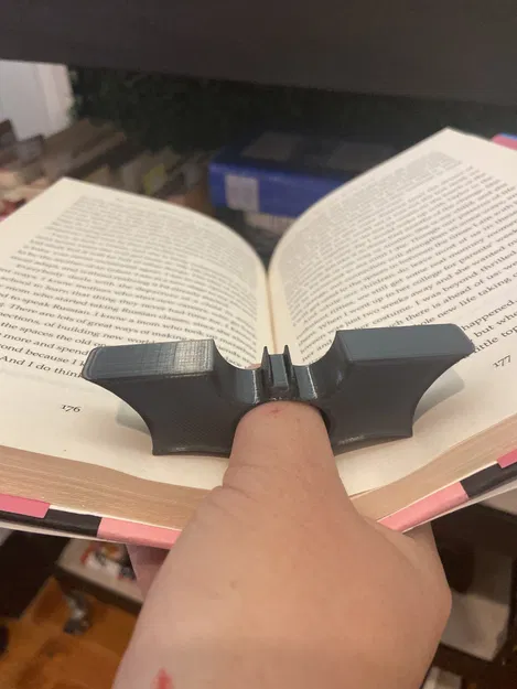 Gác ngón cái giữ sách Batman (Batman book thumb support) - Image 2