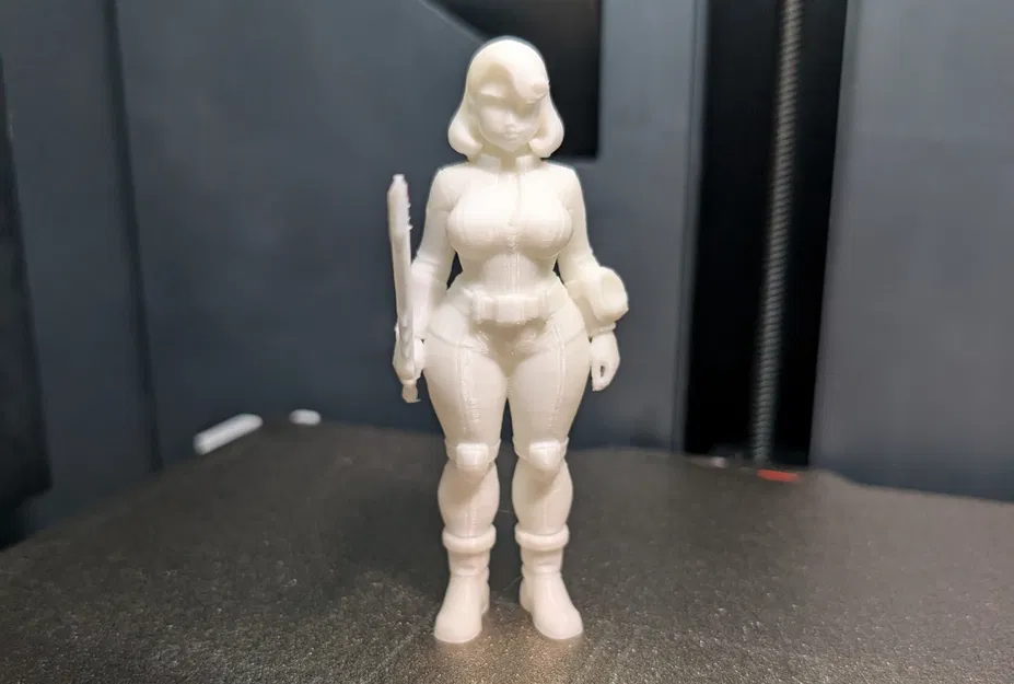 Cô nàng Vault Dweller “Thick” (Fallout) sẵn sàng chiến đấu - Image 1