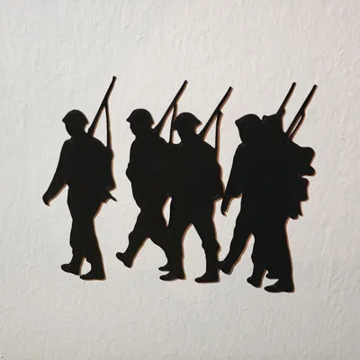 Shadow Soldiers v2 – Bóng Đổ Lính 2D Tối Giản Treo Tường