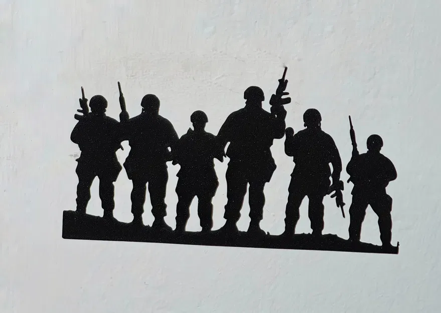 Shadow Soldiers – Bóng đổ treo tường 2D tối giản cho góc Gaming - Image 1