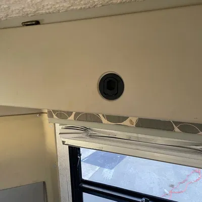 Chốt cửa tủ kéo ngón tay Rialta (Rialta Finger Pull Cabinet Latch)