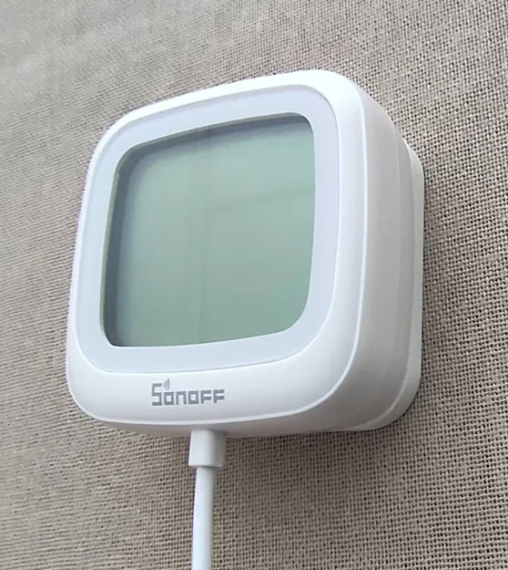 Giá treo tường cho Sonoff SNZB-02LD Zigbee smart thermometer - Image 1
