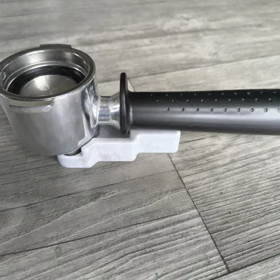 Giá đỡ tamping tối giản cho portafilter De'Longhi Stilosa
