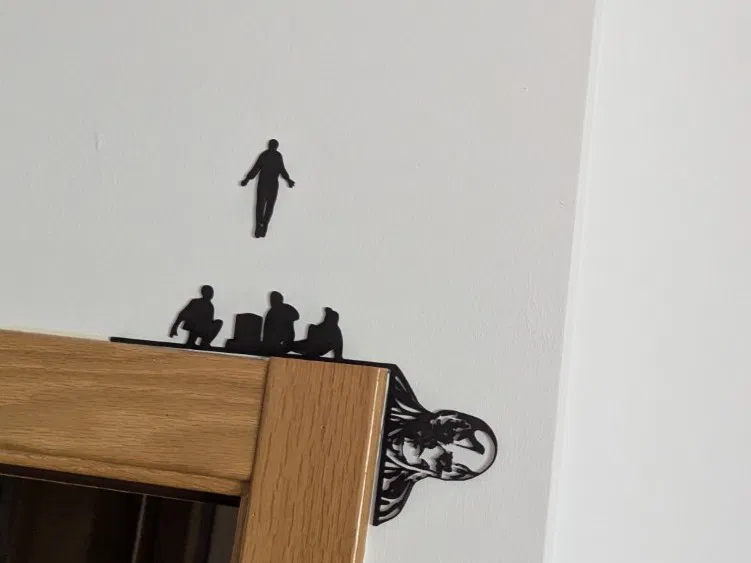 Wallart góc tường Max nghĩa trang & cánh cửa Vecna - Image 1