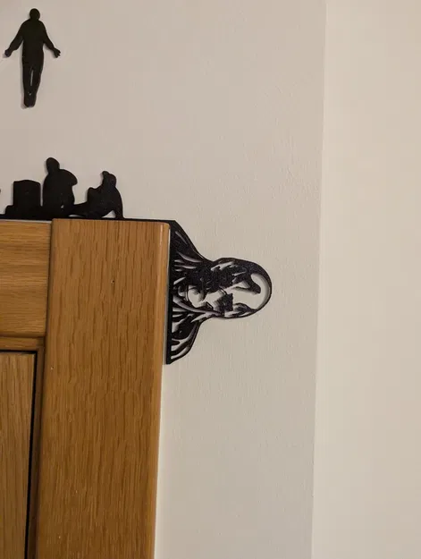 Wallart góc tường Max nghĩa trang & cánh cửa Vecna - Image 3