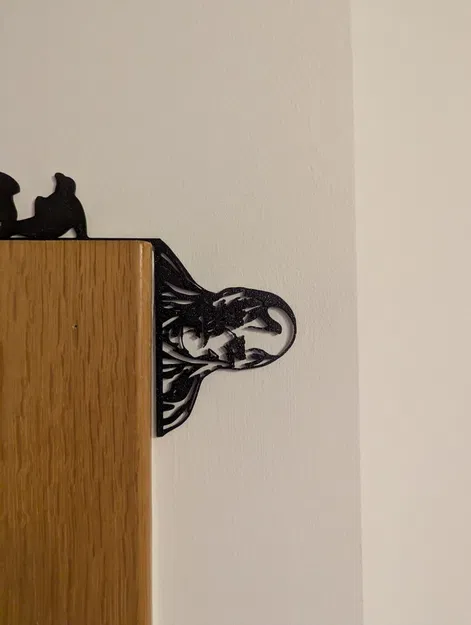 Wallart góc tường Max nghĩa trang & cánh cửa Vecna - Image 5