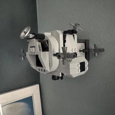 Giá Treo Tường Lego Apollo 11 Lunar Lander