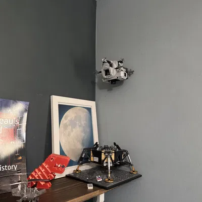 Giá Treo Tường Lego Apollo 11 Lunar Lander