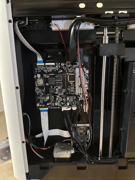 U1: Dời vị trí bo mạch RFID sang bên phải - Image 1