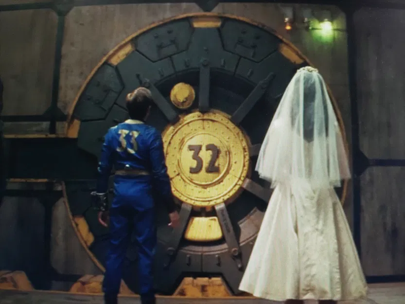 Kệ trưng bày Fallout 33 Vault Door Shelf Display - Image 4