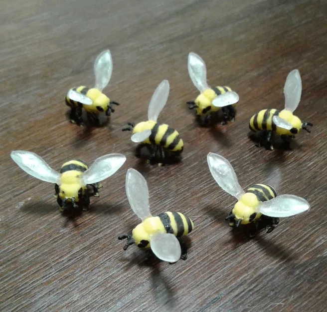 Small Bees (Ong Nhỏ) - Image 1