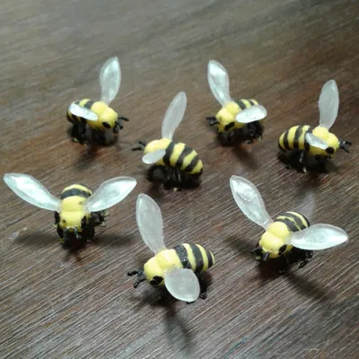 Small Bees (Ong Nhỏ)