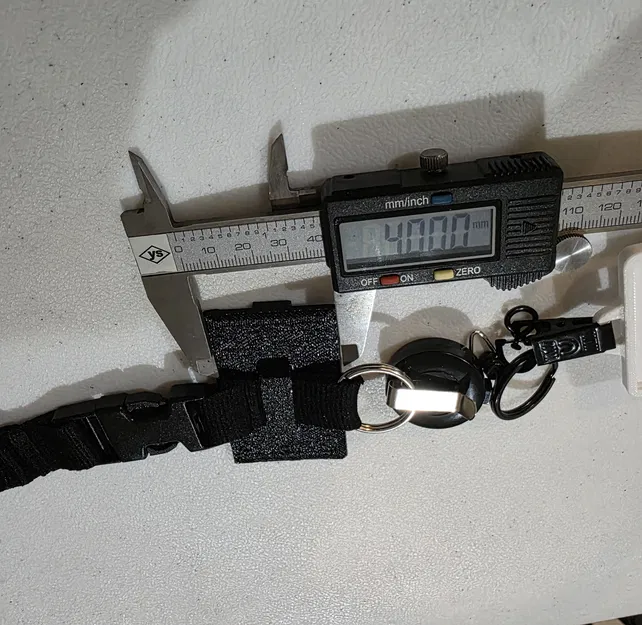 Kẹp giữ tab nhỏ gài lên dây đeo (lanyard) - Image 2