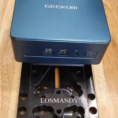 Bracket gắn NUC lên dovetail D-Series (NUC Mounting Bracket)