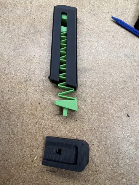 Tấm đáy mag khóa & lò xo cho G19 Working Toy Gun (remix Stonepako) - Image 2