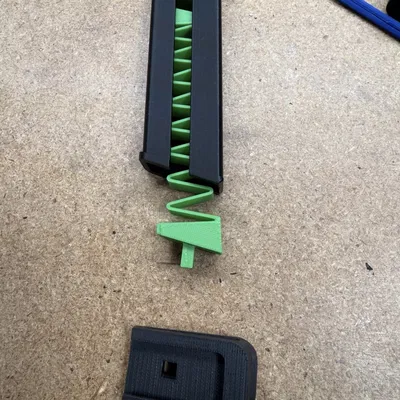 Tấm đáy mag khóa & lò xo cho G19 Working Toy Gun (remix Stonepako)