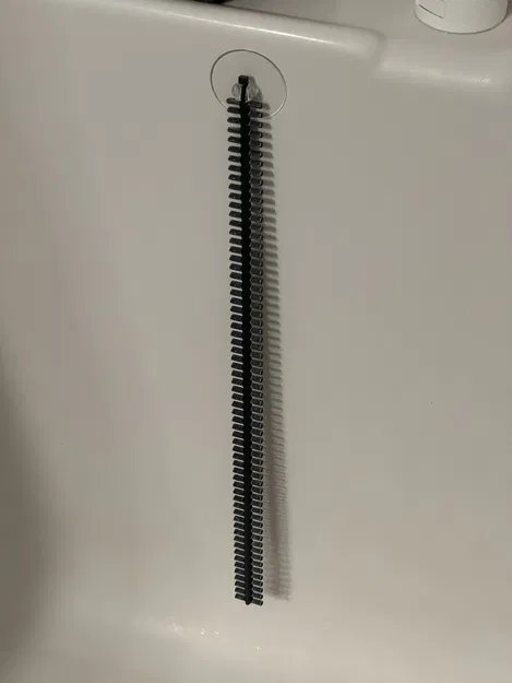 Cái Thang Giúp Bướm Đêm Thoát Khỏi Bồn Tắm - Image 1